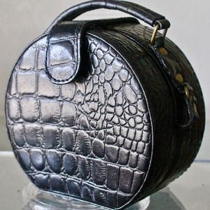 BARGANZA ROUND SUITCASE BAG BLACK LEATHER FAUX CROC Y2K NEW
